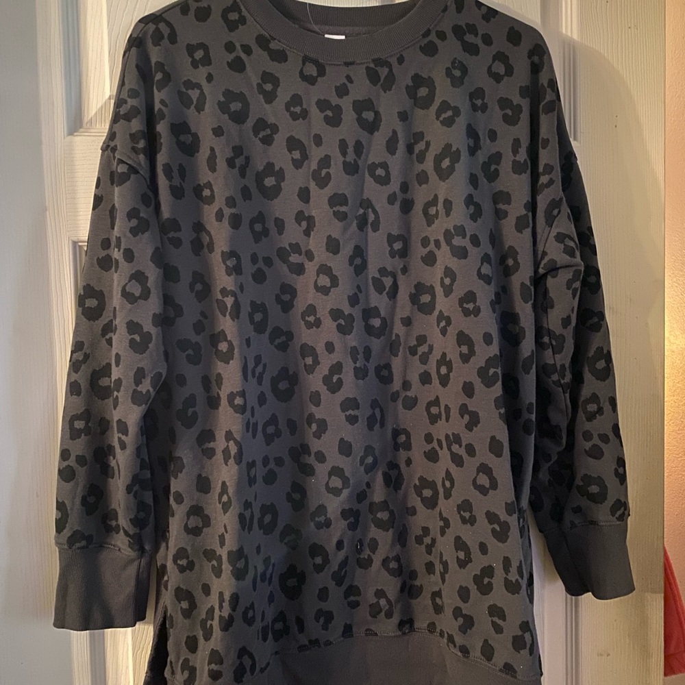 Never worn. Old navy navy sweatshirt